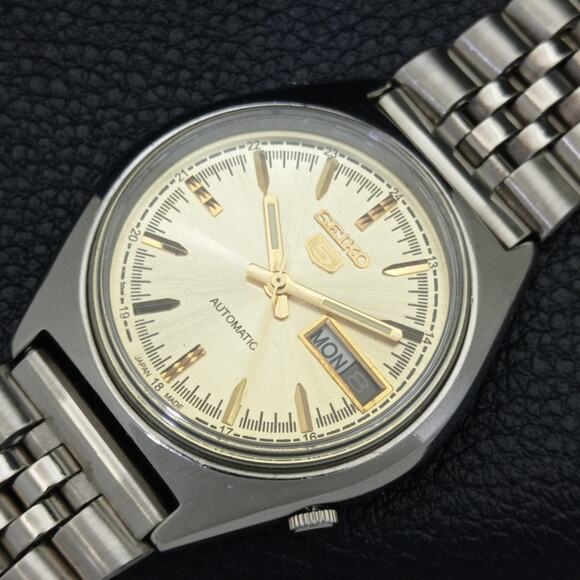 Vintage 1991 Seiko Automatic Mens Silver Watch W/daydate & Gold accents - Picture 6 of 10